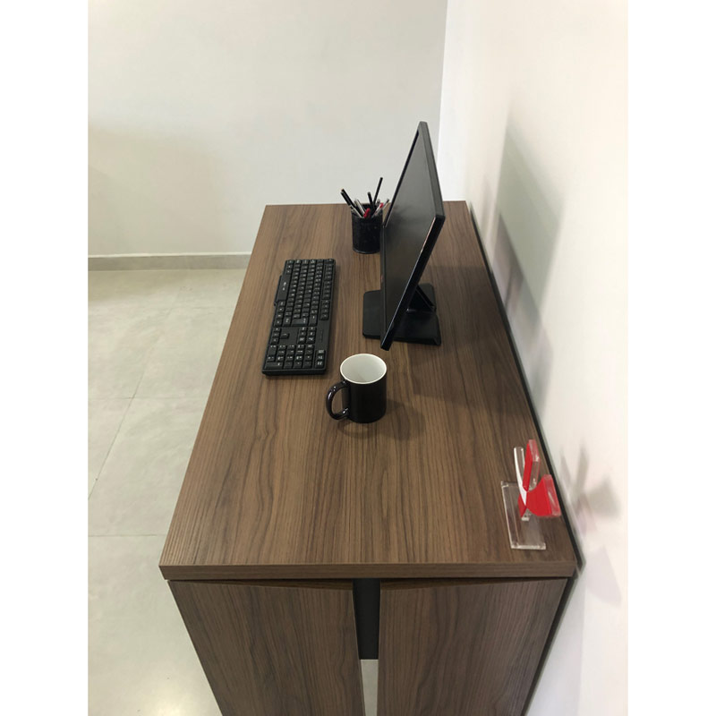 Sumare 1200 Operational Desk - Nogal/ Black