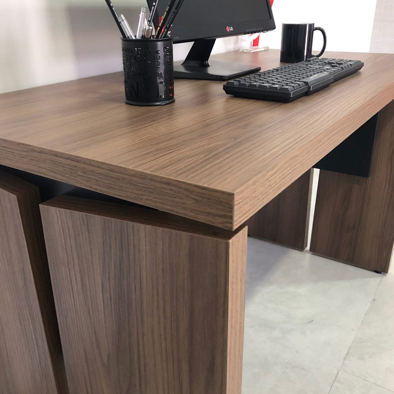 Sumare 1200 Operational Desk - Nogal/ Black