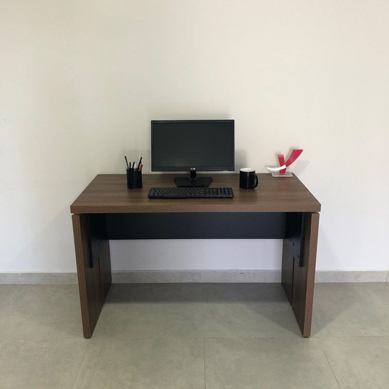 Sumare 1200 Operational Desk - Nogal/ Black