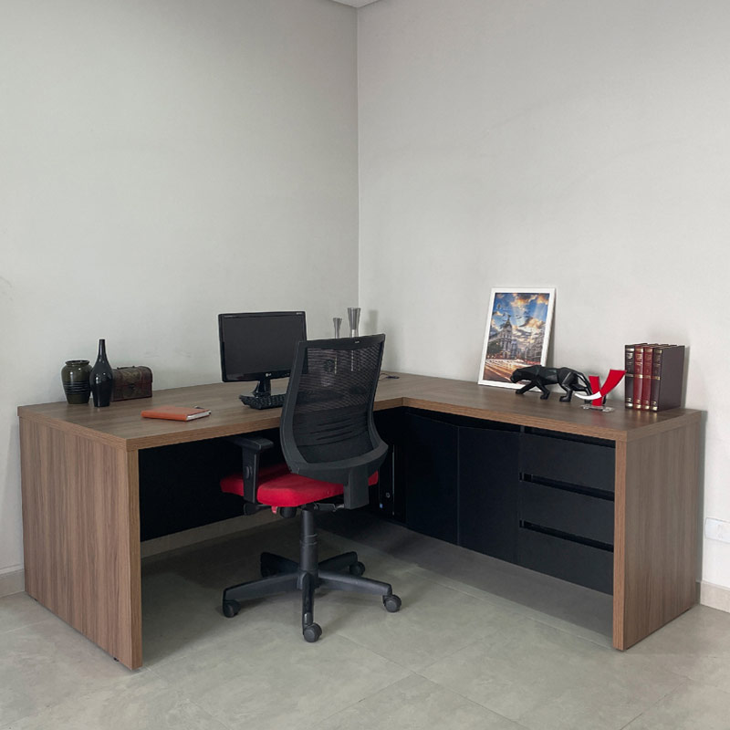 Sumare Chief Desk - Nogal/ Black