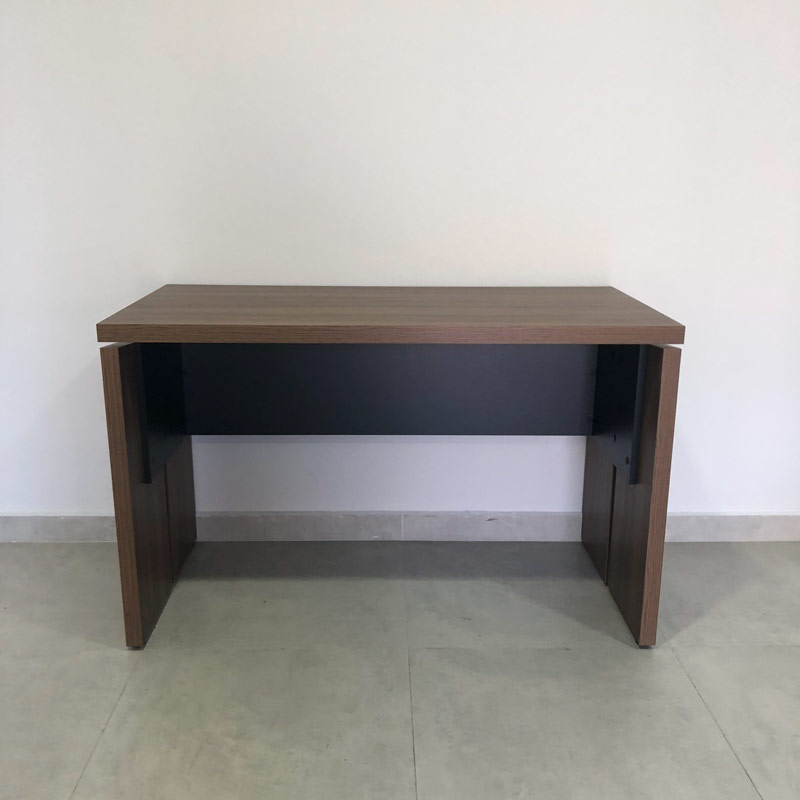  Teresopolis 1400 Operational Desk - Nogal/ Black