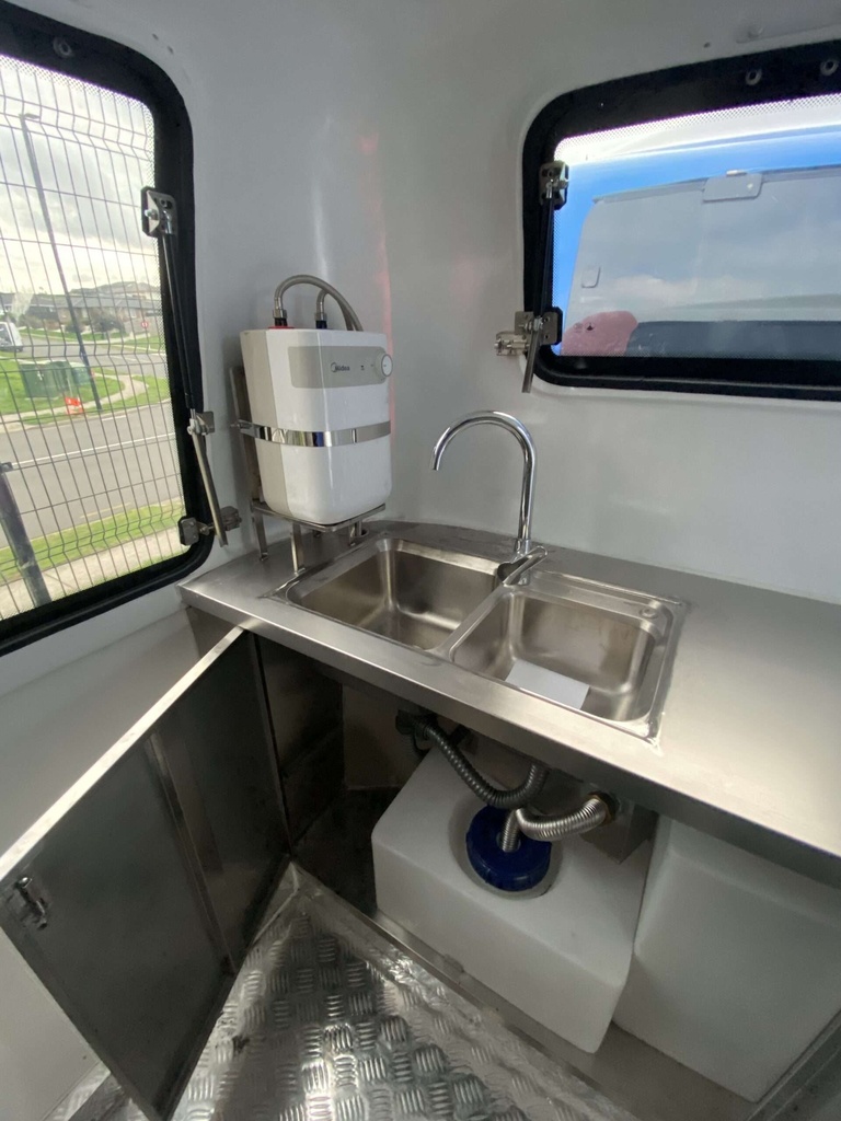 ISRAEL Food Trailer with Sink, Oil Water Separator, Cash Drawer, Water Heater